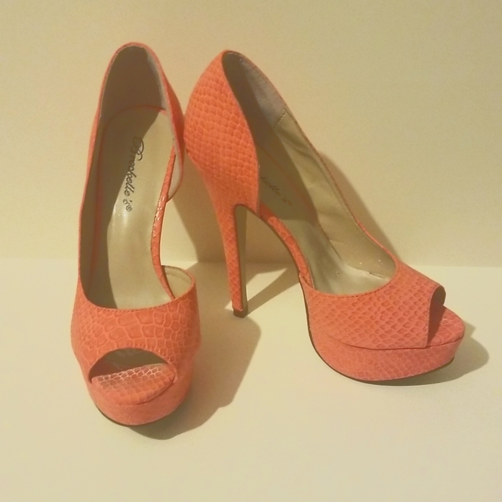 Breckelles platform peach heel, size 6